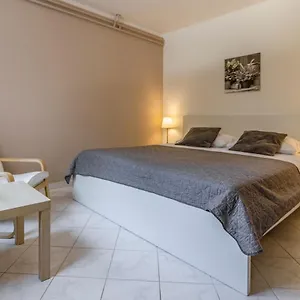  Apartment Mar