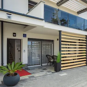  Apartment Crostar